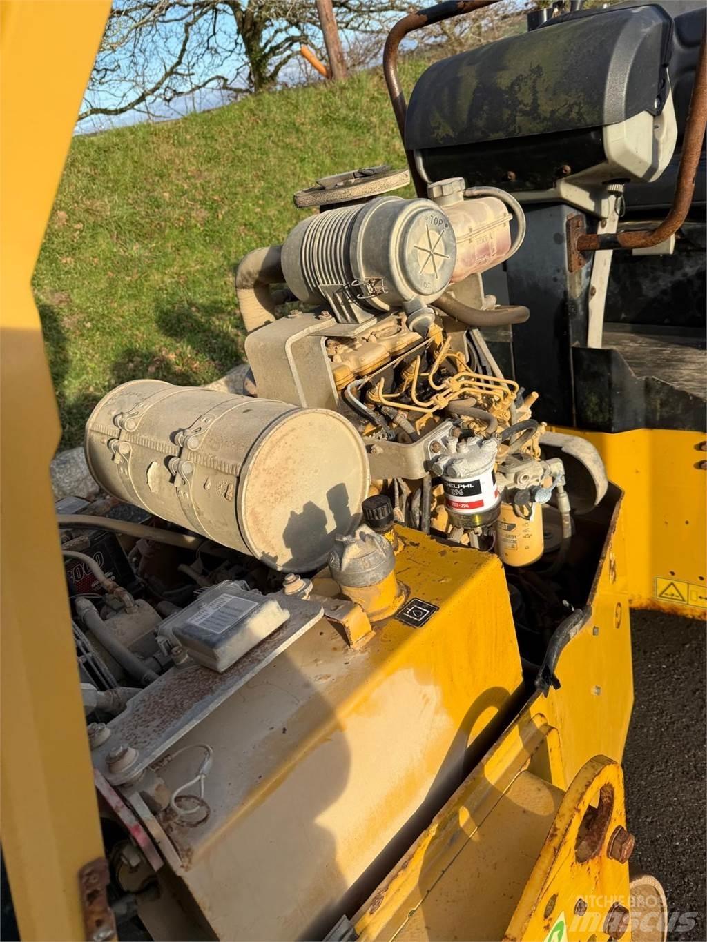 CAT CB24B Porinių būgnų volai