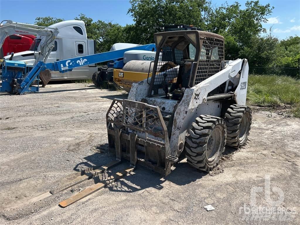 Bobcat S220 Krautuvai su šoniniu pasukimu