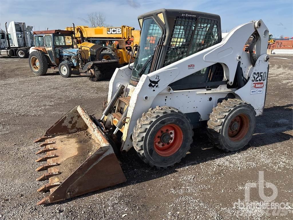 Bobcat S250 Krautuvai su šoniniu pasukimu