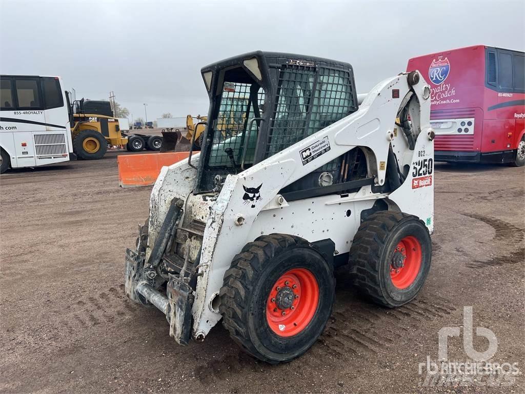 Bobcat S250 Krautuvai su šoniniu pasukimu