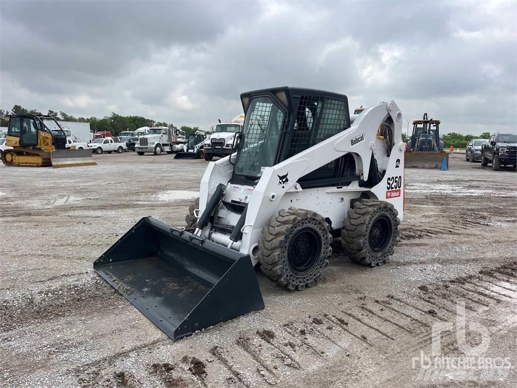 Bobcat S250 Krautuvai su šoniniu pasukimu