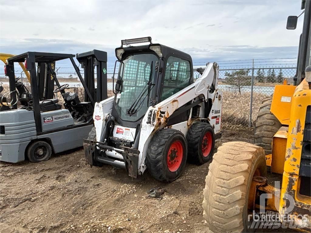 Bobcat S590 Krautuvai su šoniniu pasukimu