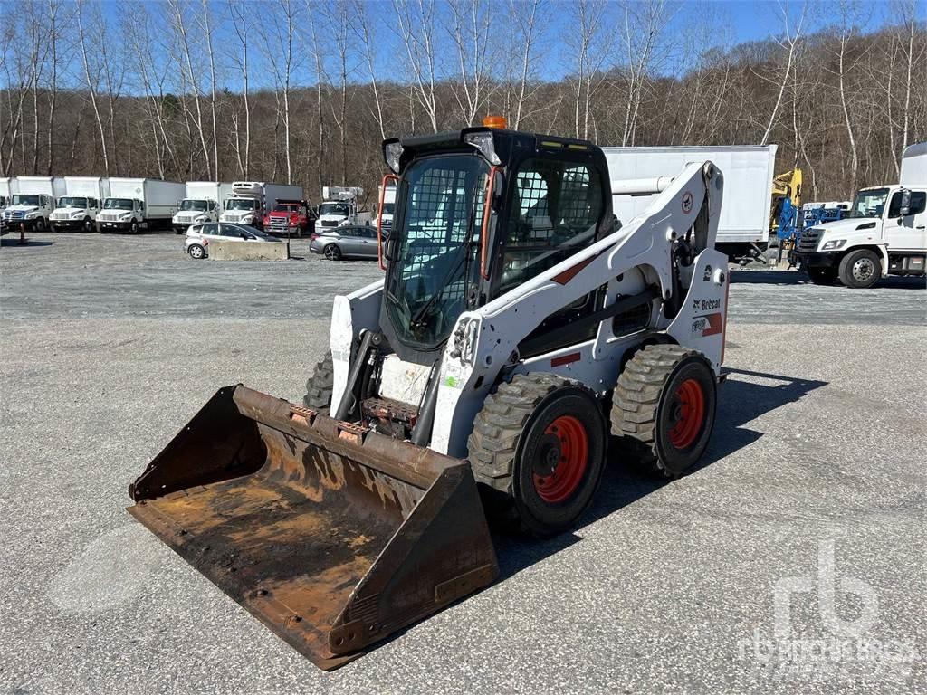 Bobcat S740 Krautuvai su šoniniu pasukimu