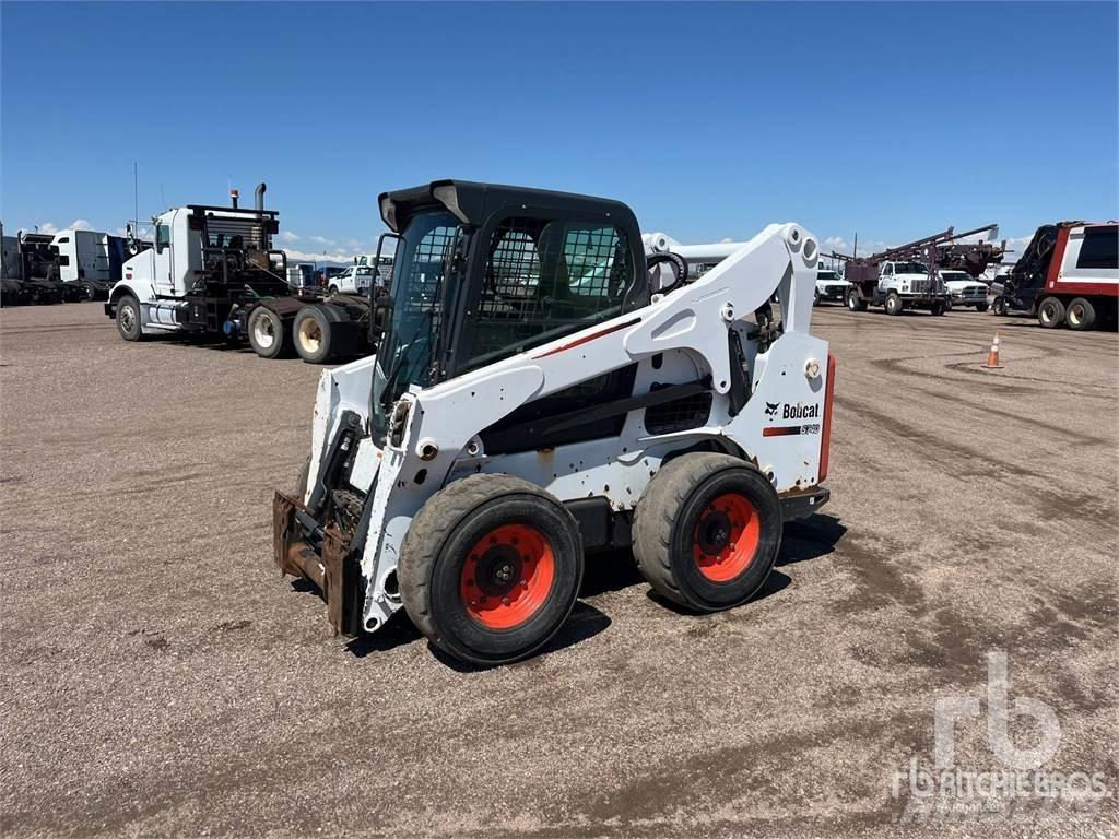 Bobcat S740 Krautuvai su šoniniu pasukimu