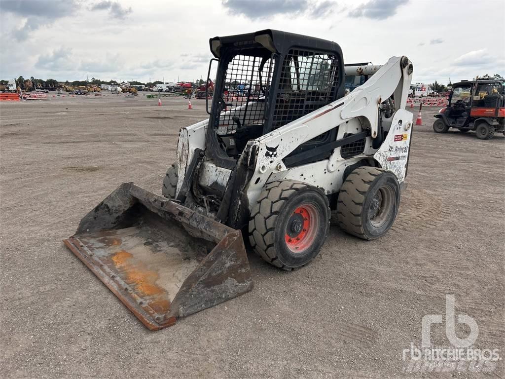Bobcat S750 Krautuvai su šoniniu pasukimu