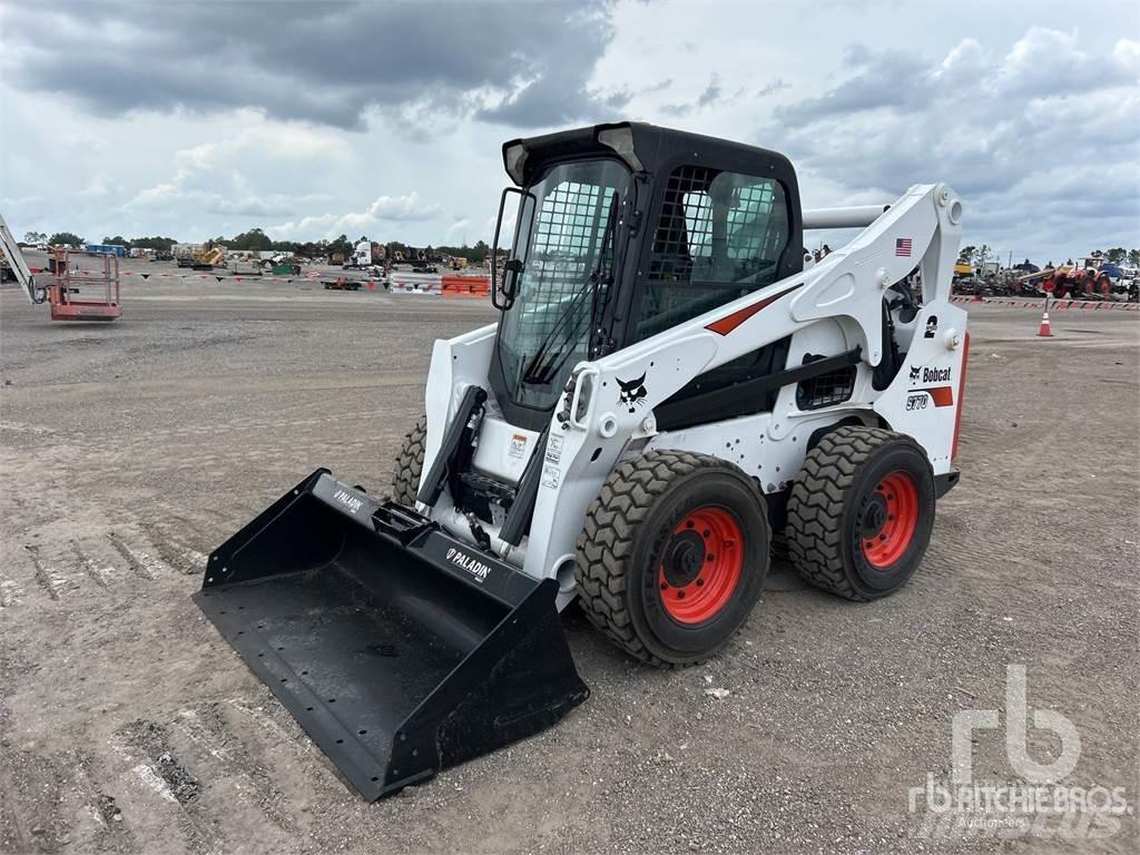 Bobcat S770 Krautuvai su šoniniu pasukimu
