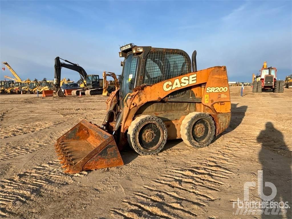 CASE SR200 Krautuvai su šoniniu pasukimu
