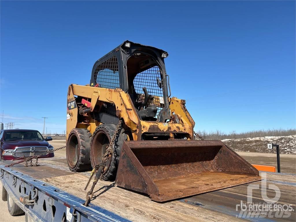 CAT 226D Krautuvai su šoniniu pasukimu