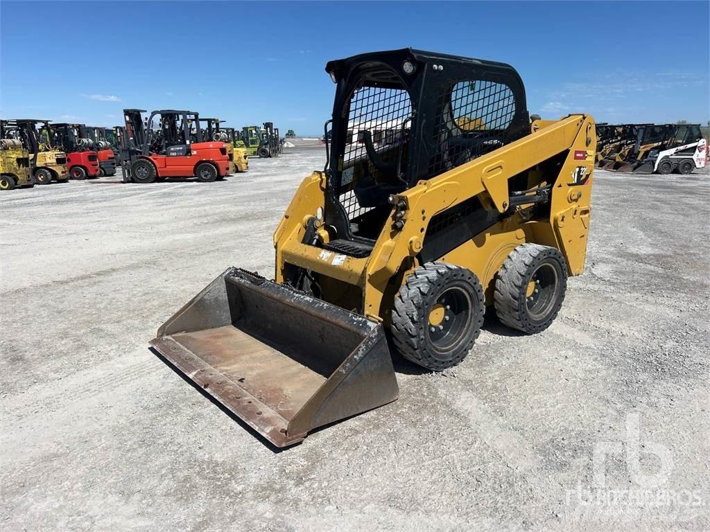 CAT 226D Krautuvai su šoniniu pasukimu