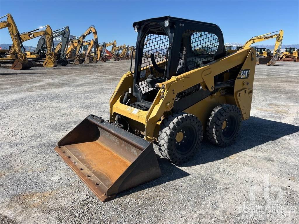 CAT 226D C1-H2 Krautuvai su šoniniu pasukimu