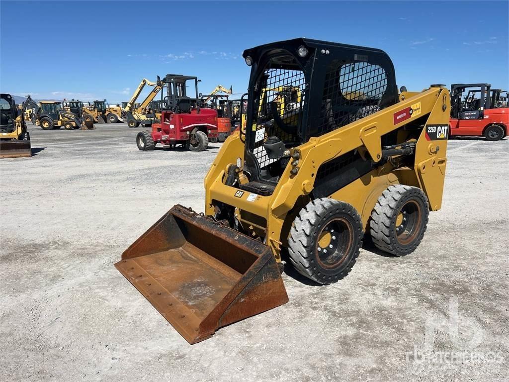 CAT 226D C1-H2 Krautuvai su šoniniu pasukimu