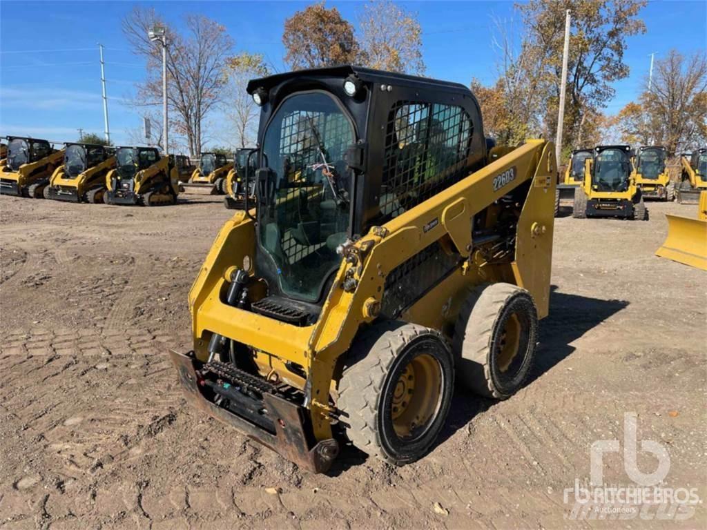 CAT 226D3 Krautuvai su šoniniu pasukimu