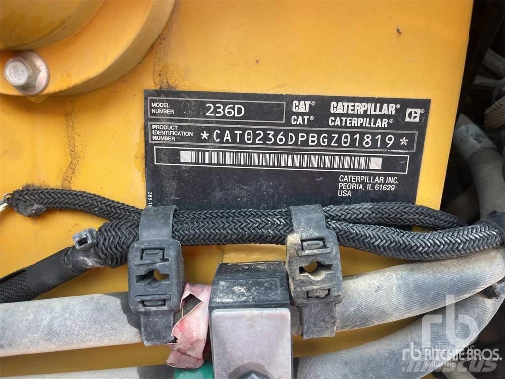 CAT 236D Krautuvai su šoniniu pasukimu