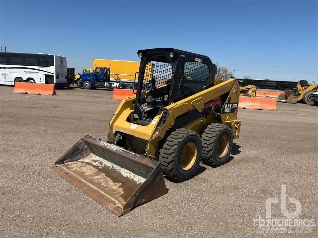 CAT 236D Krautuvai su šoniniu pasukimu