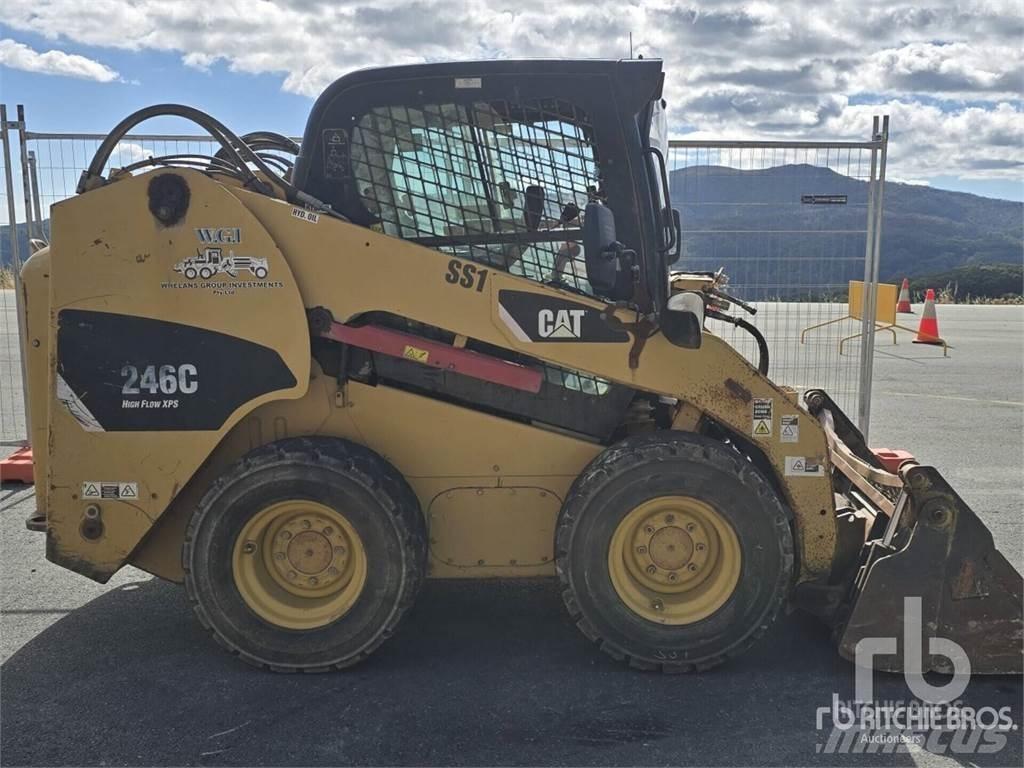 CAT 246C Krautuvai su šoniniu pasukimu