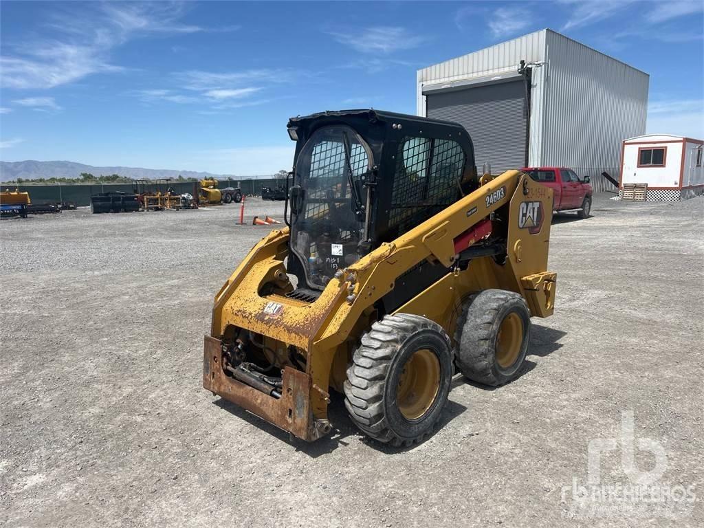 CAT 246D3 Krautuvai su šoniniu pasukimu