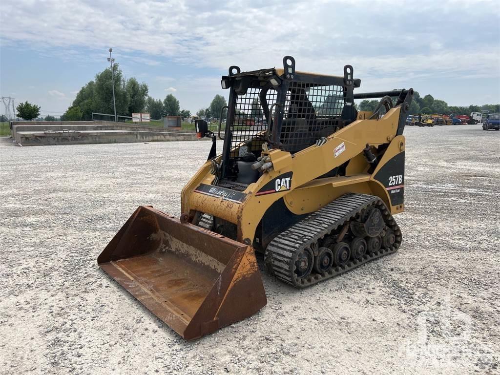 CAT 257B Krautuvai su šoniniu pasukimu