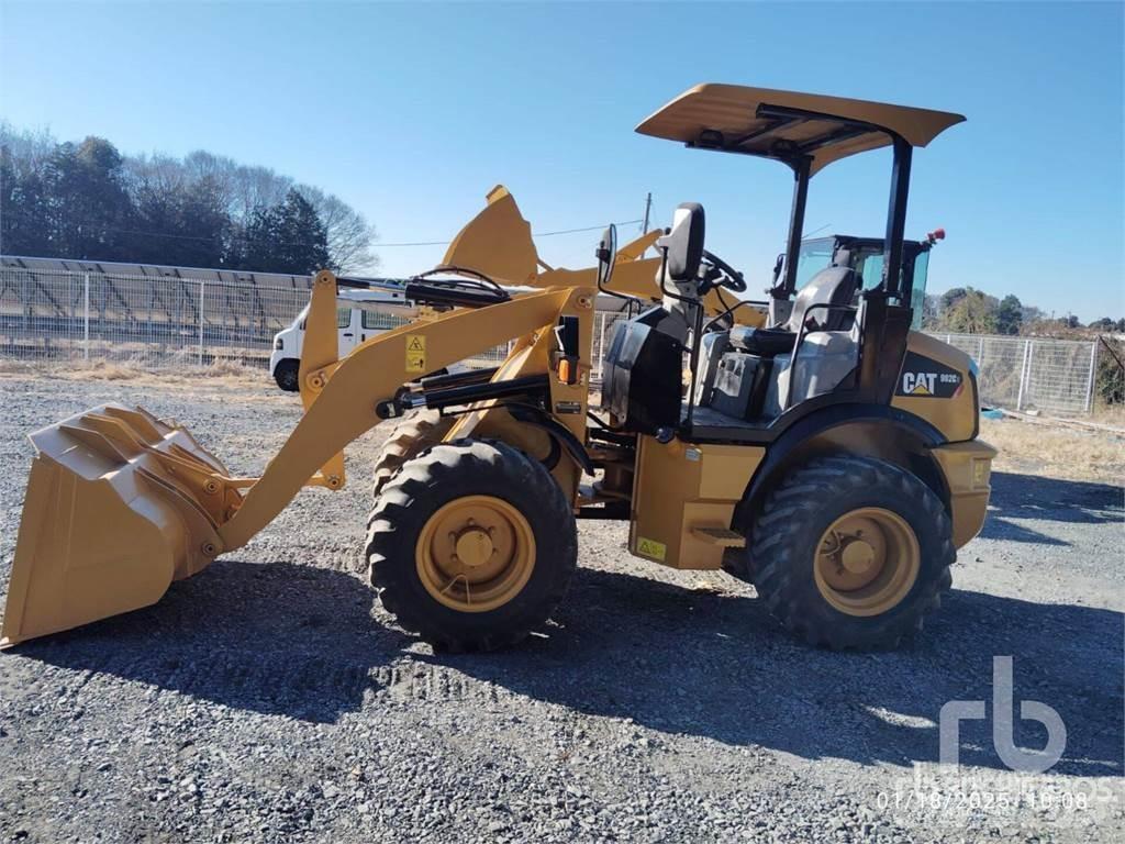 CAT 902C2 Naudoti ratiniai krautuvai