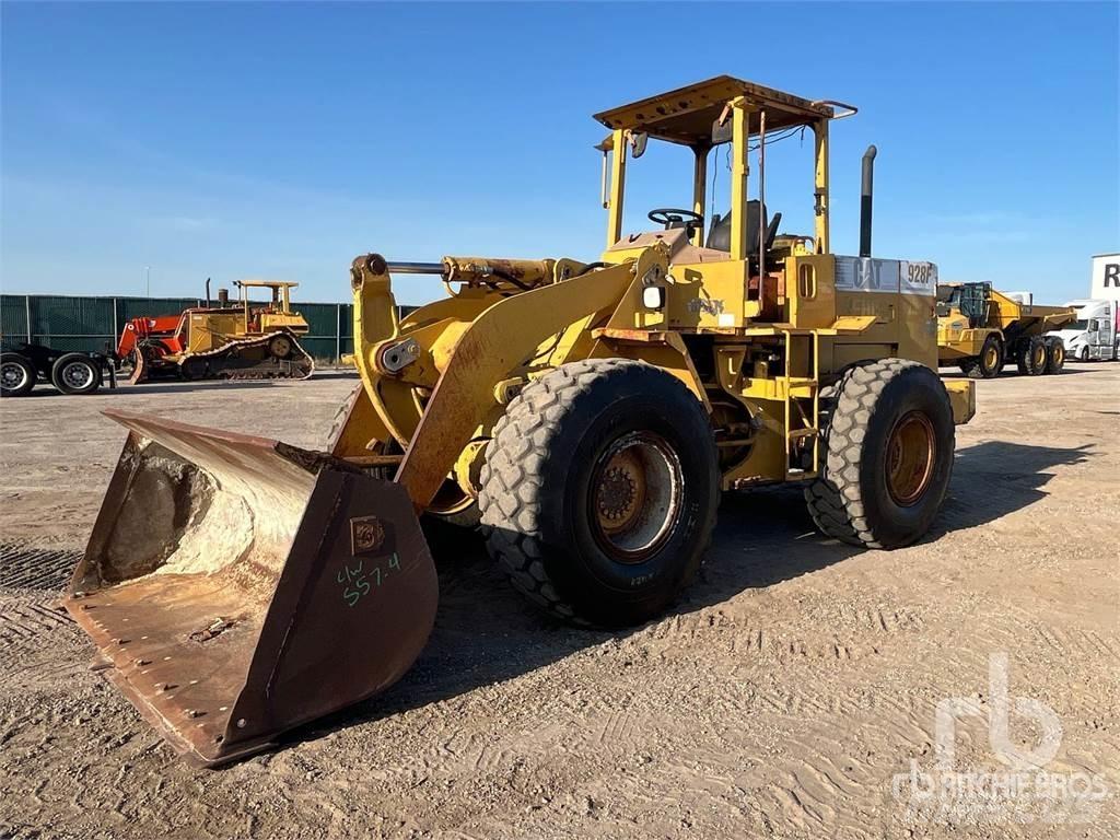 CAT 928F Naudoti ratiniai krautuvai