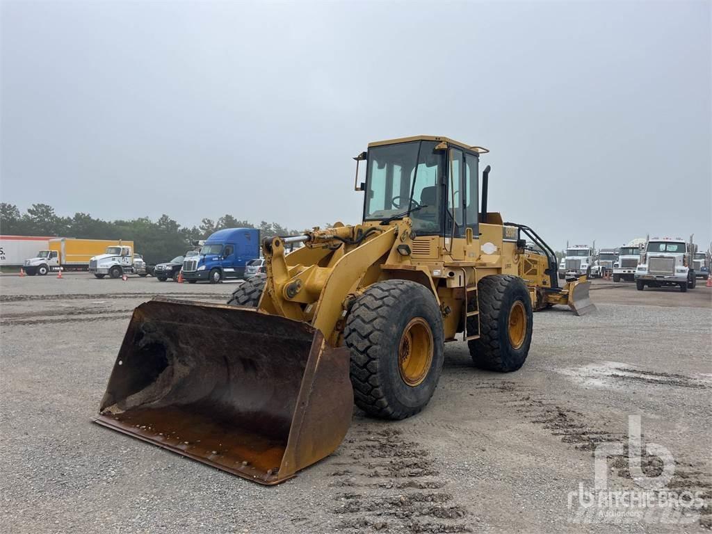 CAT 928F Naudoti ratiniai krautuvai