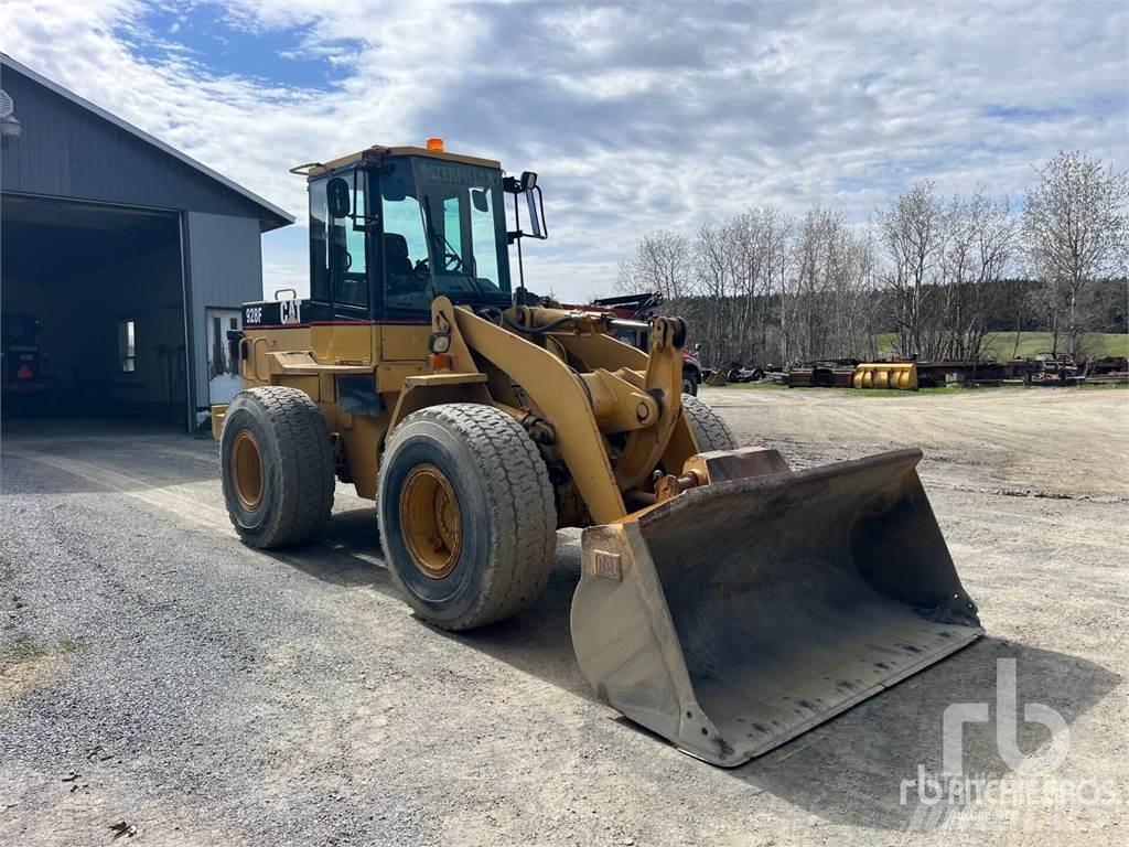 CAT 928F Naudoti ratiniai krautuvai