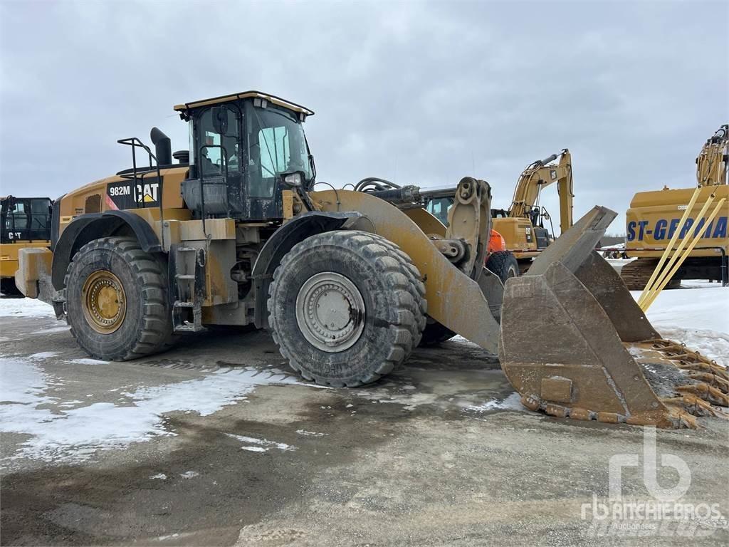 CAT 982M Naudoti ratiniai krautuvai