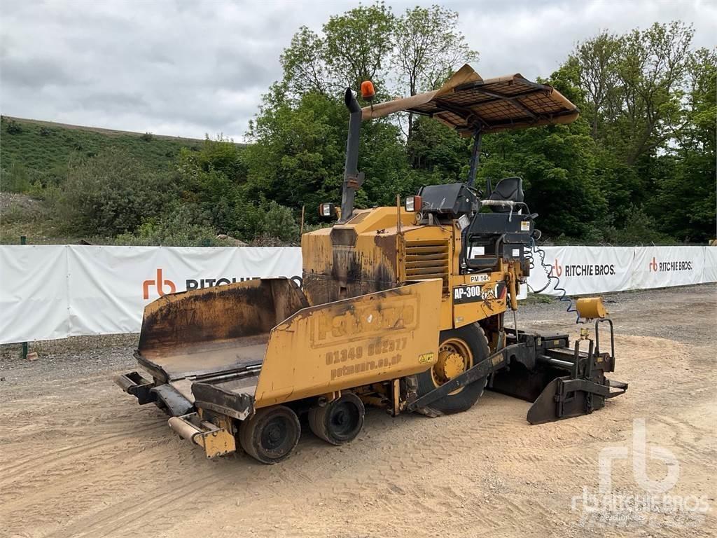 CAT AP300D Asfalto klotuvai