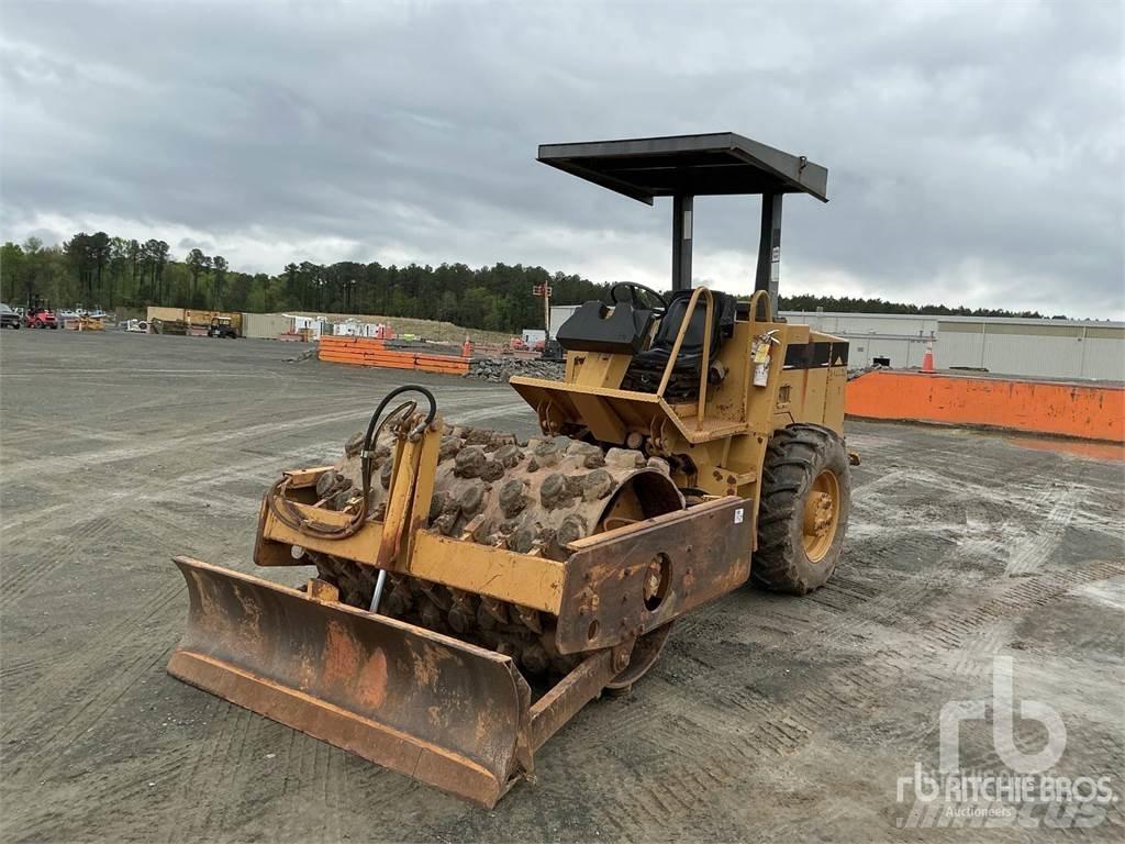 CAT CP433C Atliekų presai