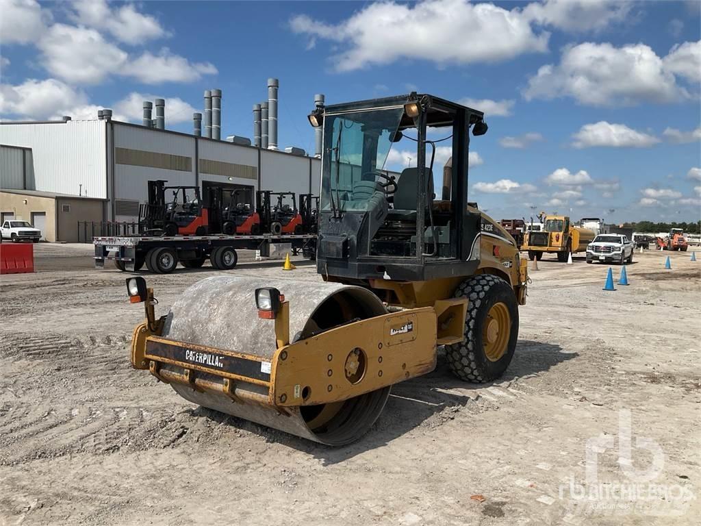 CAT CS423E Gruntiniai volai