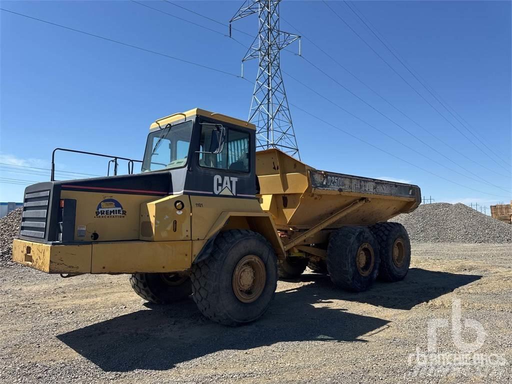 CAT D250E Karjeriniai savivarčiai