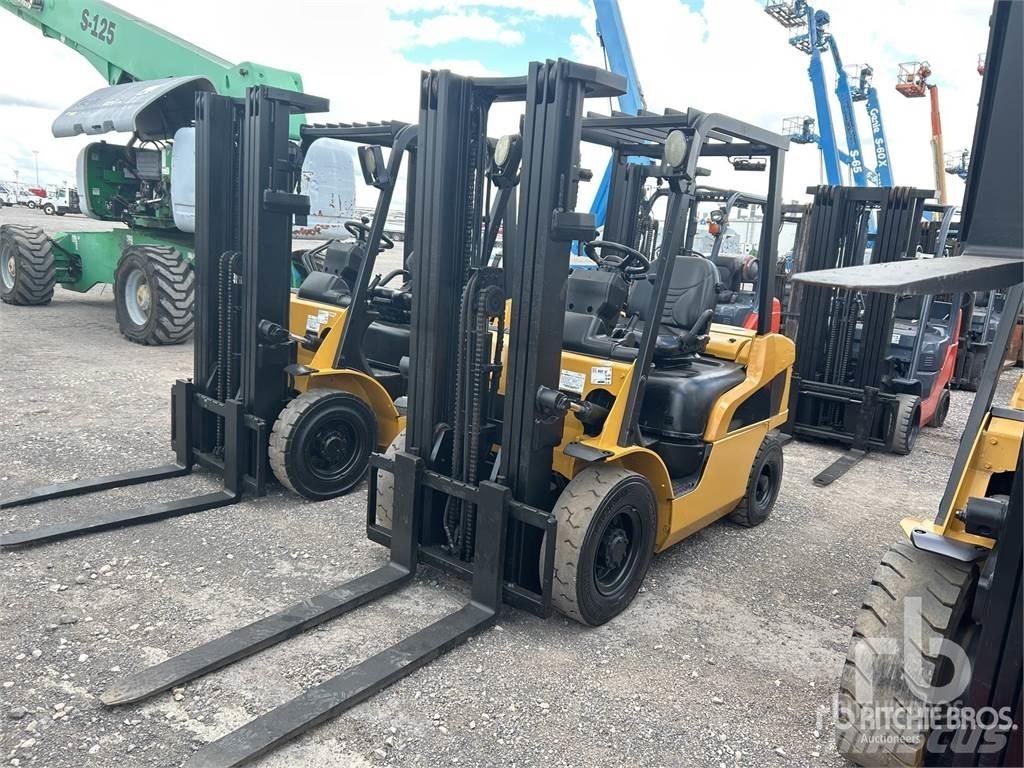 CAT DP25N Dyzeliniai krautuvai