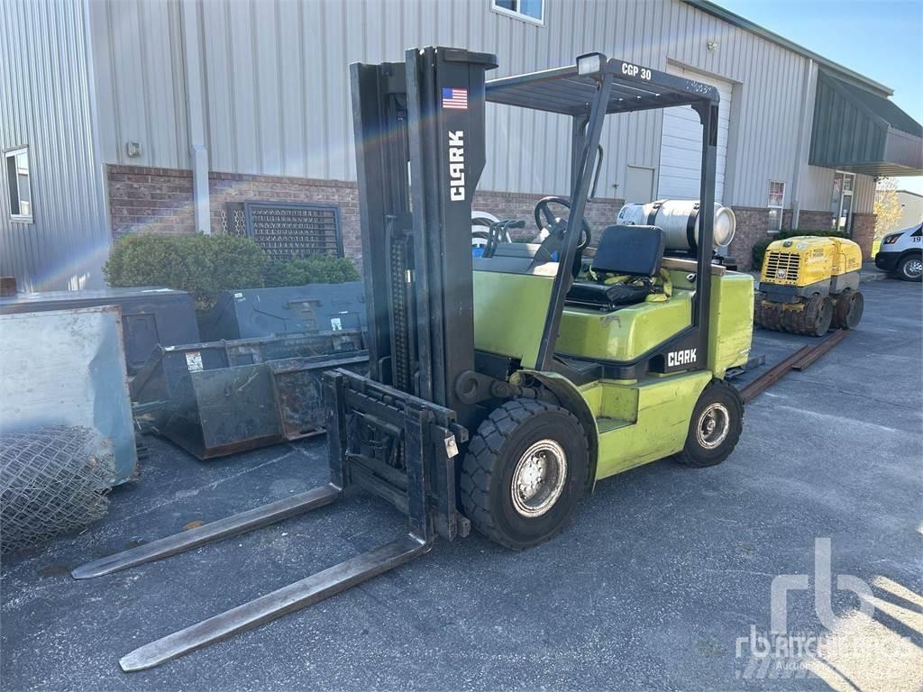 Clark CGP30 Dyzeliniai krautuvai