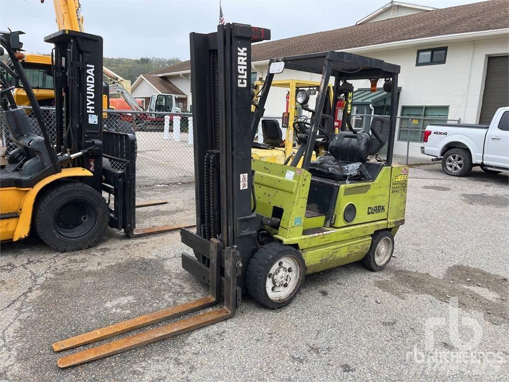 Clark GCX30E Dyzeliniai krautuvai