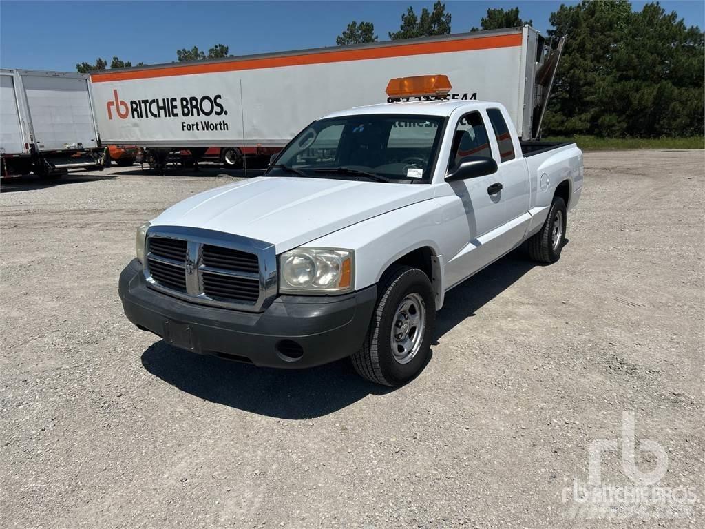 Dodge DAKOTA Pikapai / Bortiniai sunkvežimiai