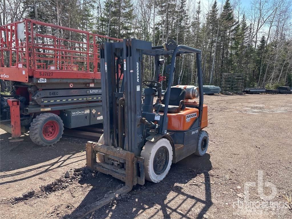 Doosan G25E-3 Dyzeliniai krautuvai