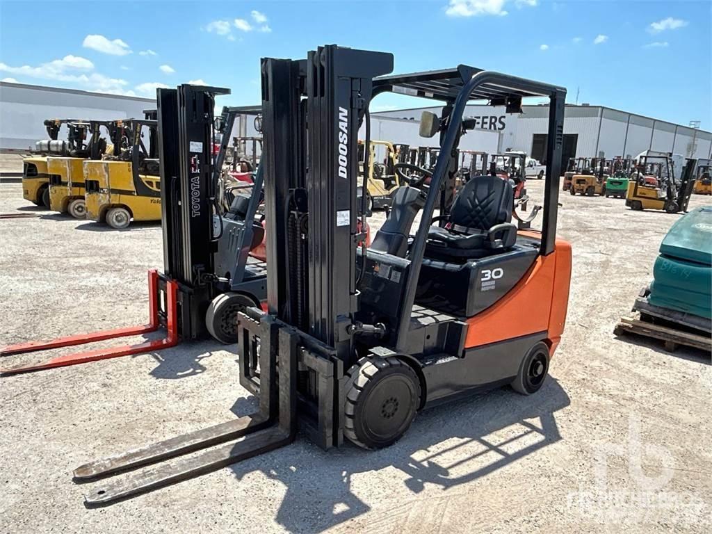 Doosan GC30E-5 Dyzeliniai krautuvai