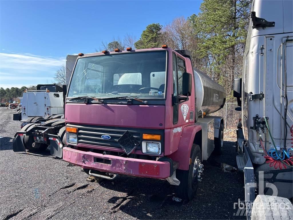 Ford CF8000 Vandens sunkvežimiai