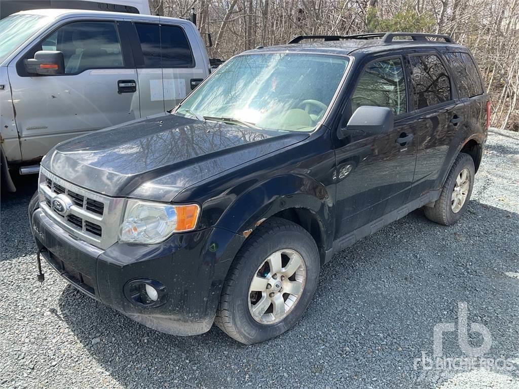 Ford ESCAPE Pikapai / Bortiniai sunkvežimiai