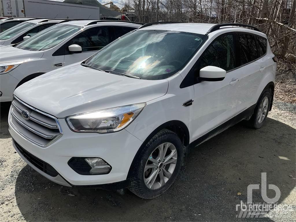 Ford ESCAPE Pikapai / Bortiniai sunkvežimiai