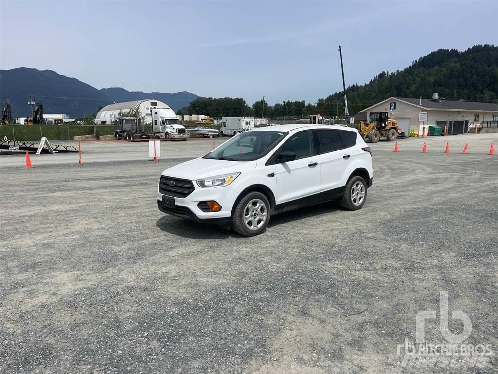 Ford ESCAPE Pikapai / Bortiniai sunkvežimiai