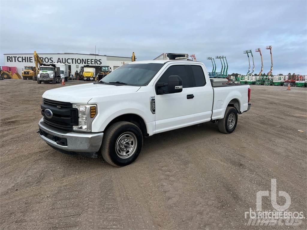 Ford F-250 Pikapai / Bortiniai sunkvežimiai