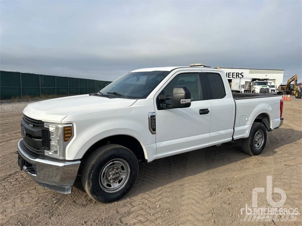 Ford F-250 Pikapai / Bortiniai sunkvežimiai