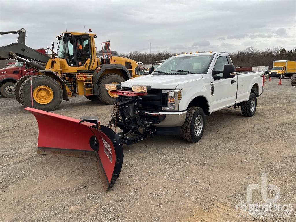 Ford F-250 Pikapai / Bortiniai sunkvežimiai