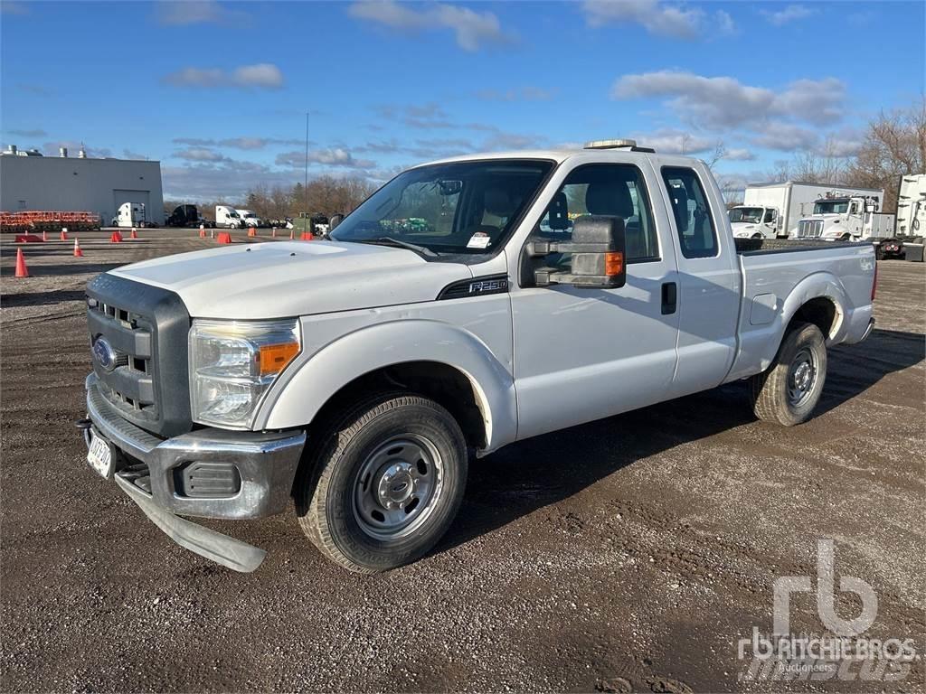 Ford F-250 Pikapai / Bortiniai sunkvežimiai