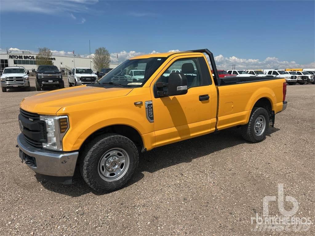 Ford F-250 Pikapai / Bortiniai sunkvežimiai