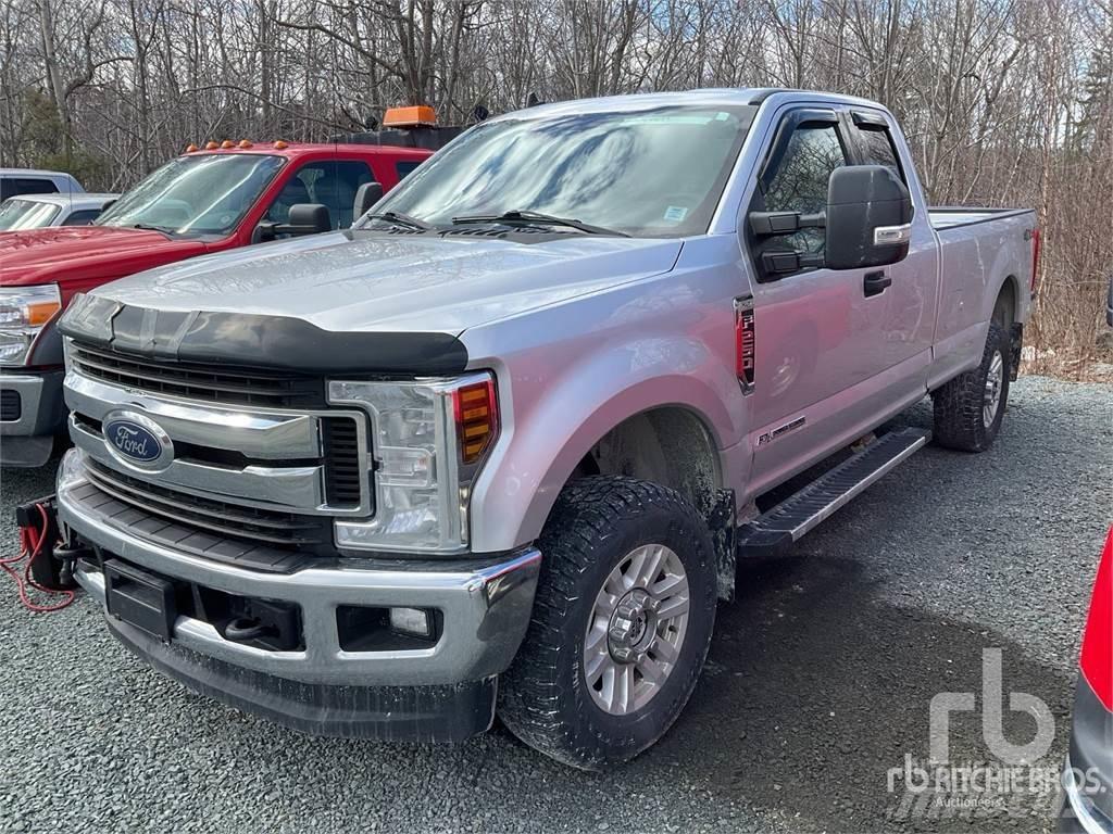 Ford F-250 Pikapai / Bortiniai sunkvežimiai