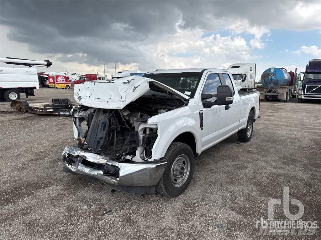 Ford F-250 Pikapai / Bortiniai sunkvežimiai