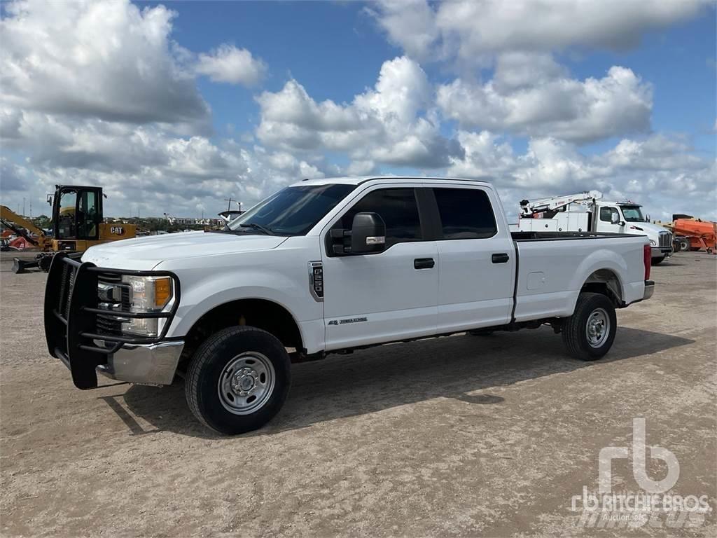 Ford F-250 Pikapai / Bortiniai sunkvežimiai