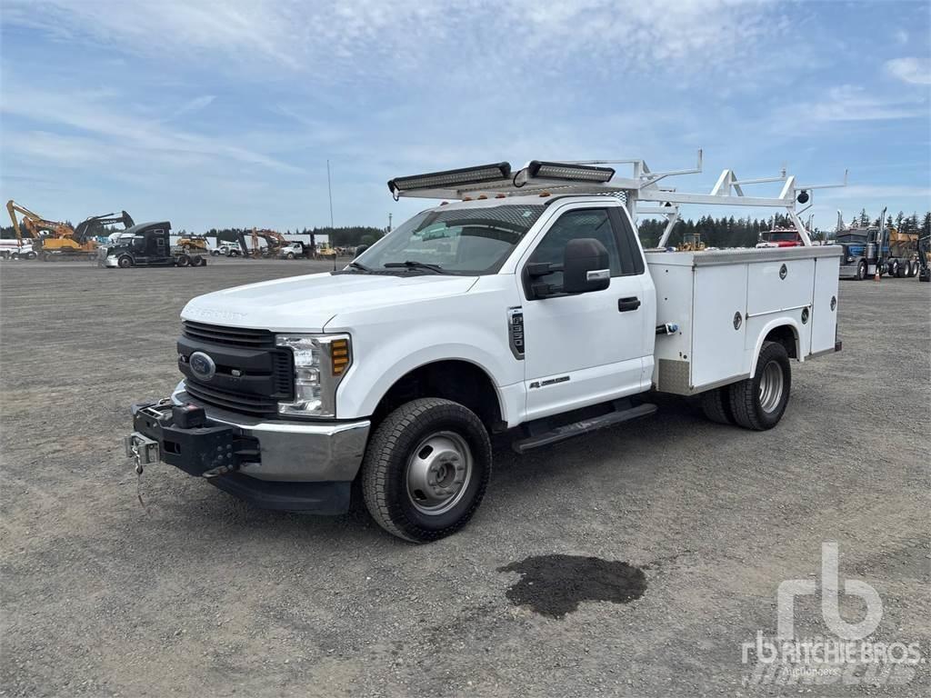 Ford F-350 Važiuoklė su kabina