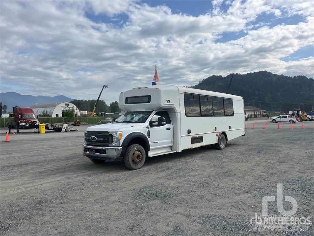 Ford F-550 Tarpmiestiniai autobusai